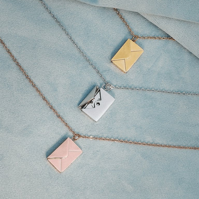 Collar con Colgante Sobre Personalizado - Demostración de Amor