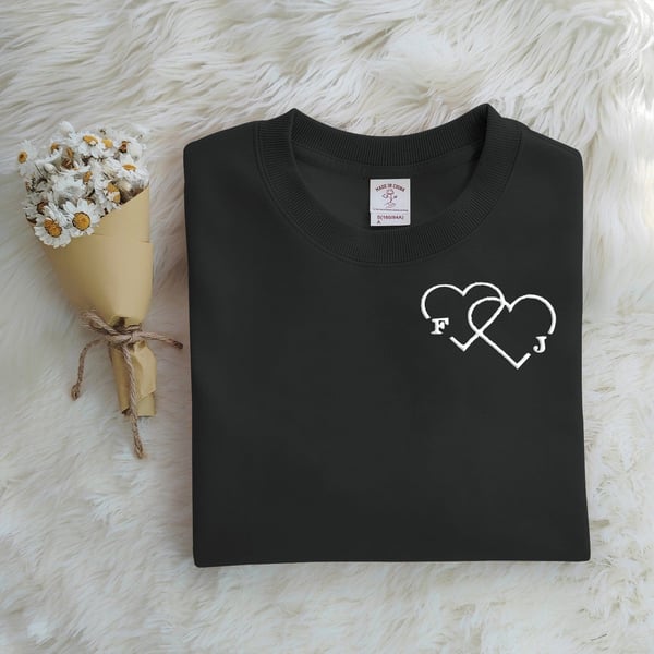 Suéter Corazones Bordados | Amor que Abriga