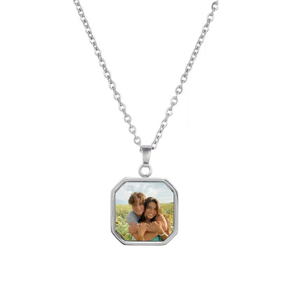 Collier « Touche d'amour » – La photo secrète révélée avec la chaleur du cœur