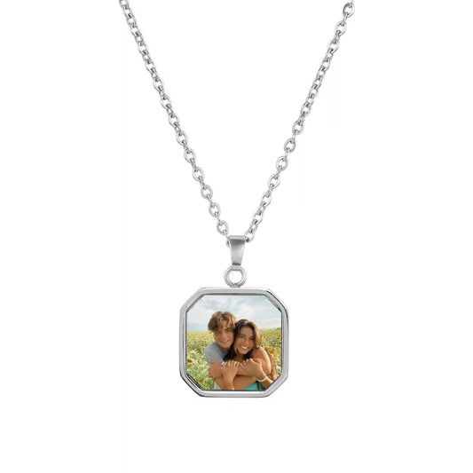 Collier « Touche d'amour » – La photo secrète révélée avec la chaleur du cœur