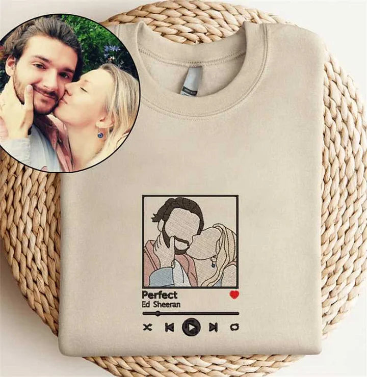 T-shirt Personnalisé avec votre Photo et Musique Préférée | Transformez Votre Photo en Amour Brodé