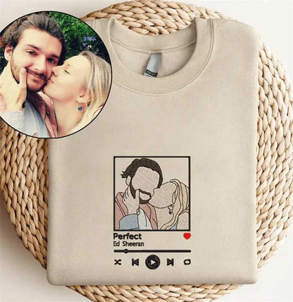 T-shirt Personnalisé avec votre Photo et Musique Préférée | Transformez Votre Photo en Amour Brodé
