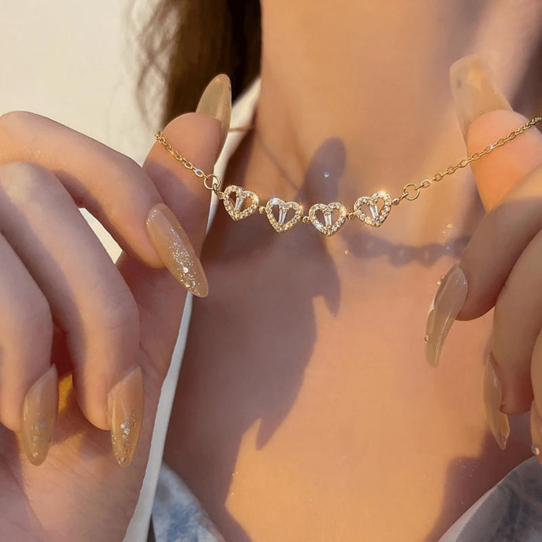 Collier Trèfle à Cœurs + Coffret 6 Roses - Cadeau de Saint-Valentin