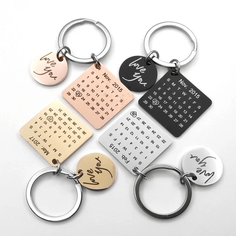 Porte-clés Calendrier JOUR/MOIS/ANNÉE + GRAVURE (jusqu'à 10 lettres)