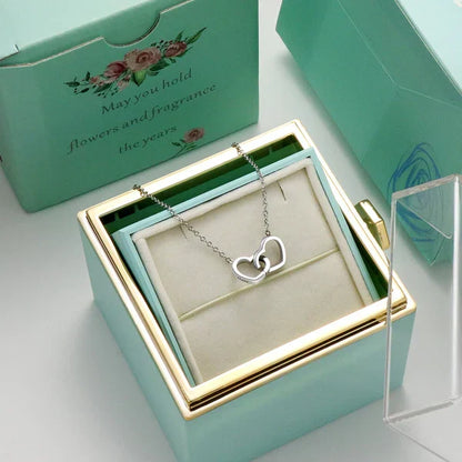 Caixa com Rosa Eterna & Colar Coração Personalizado