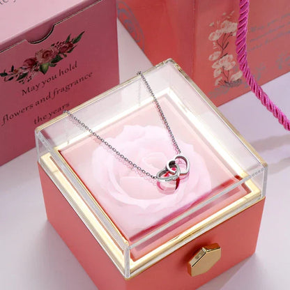Caixa com Rosa Eterna & Colar Coração Personalizado