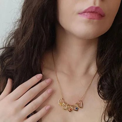 Collier « Cœur de Mère » – Chaque enfant est un joyau précieux (avec pierre de naissance)