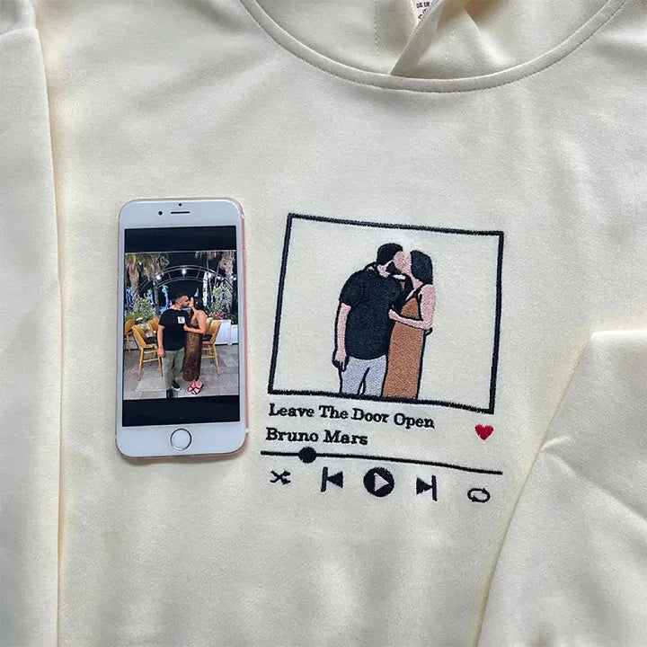 T-shirt Personnalisé avec votre Photo et Musique Préférée | Transformez Votre Photo en Amour Brodé