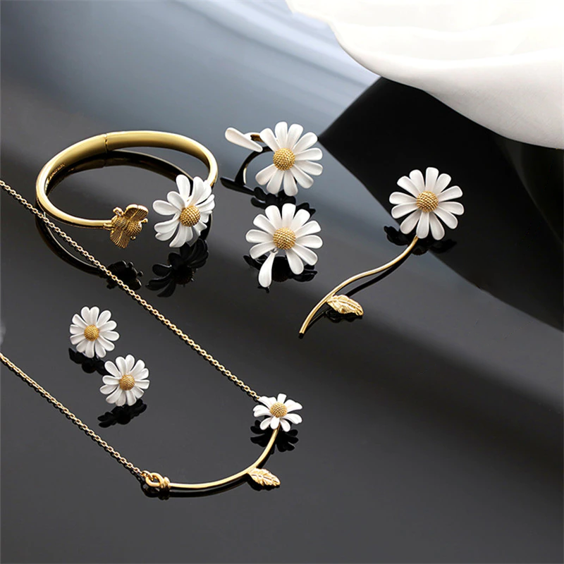 Collection Marguerite « Éclat de Soleil » – La Parure Complète qui la Fait Briller (5 Pièces)
