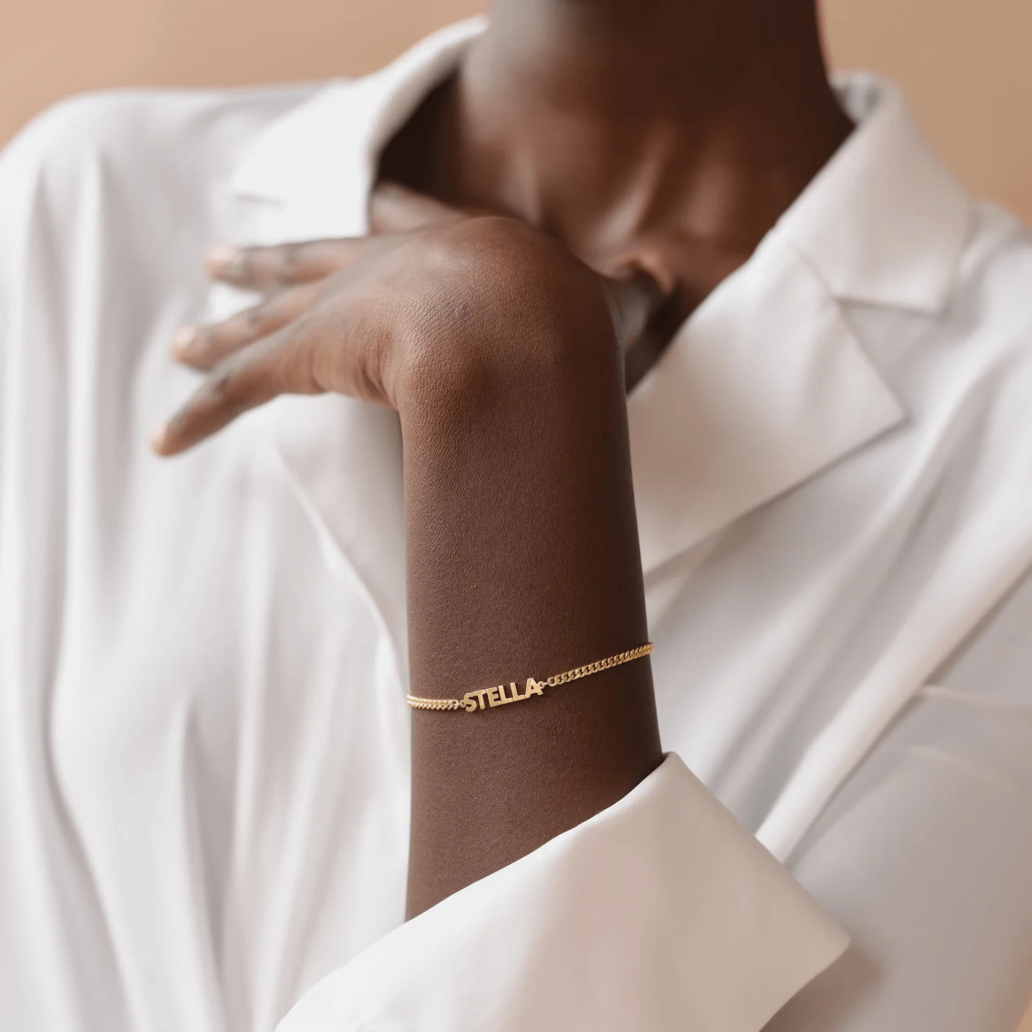 Pulsera personalizada con nombre – Delicada y Exclusiva