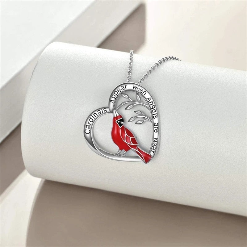 Collar con colgante de corazón Cardinal